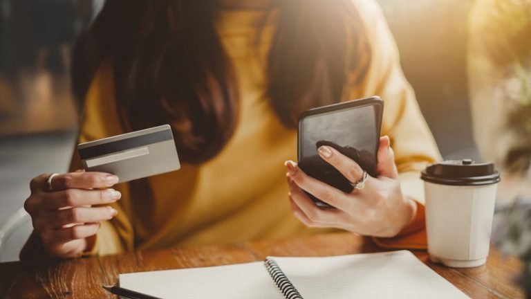 Read more about the article How to Turn Site Visitors into Paying Customers